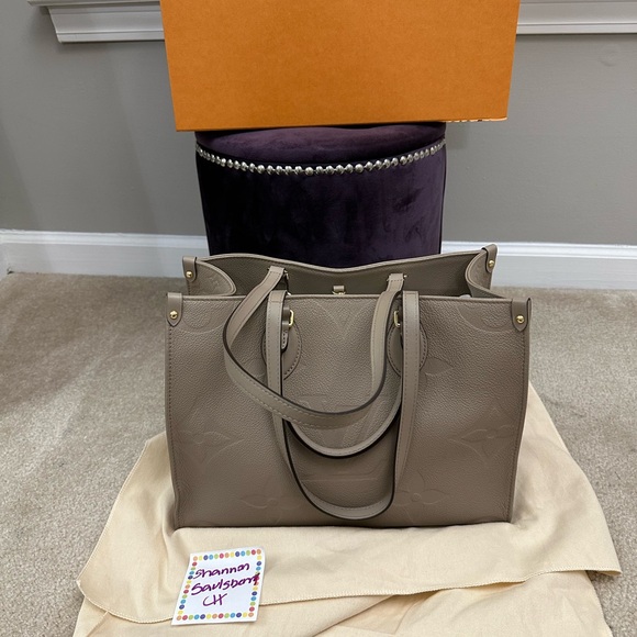 ⭐️Like New ⭐️ Louis Vuitton OnTheGo MM - Picture 4 of 16